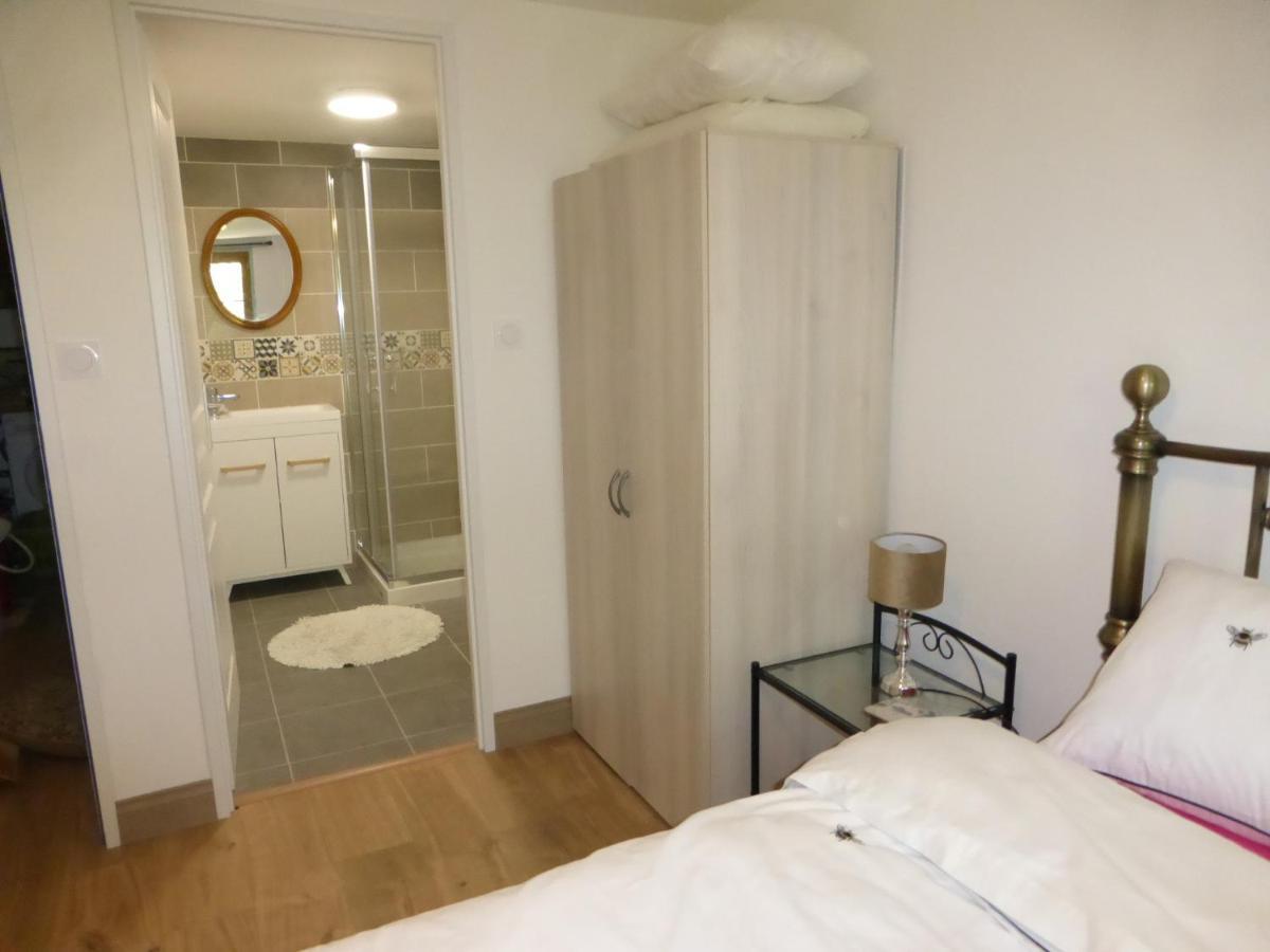 Chez Kate Bed & Breakfast Charroux  Екстериор снимка