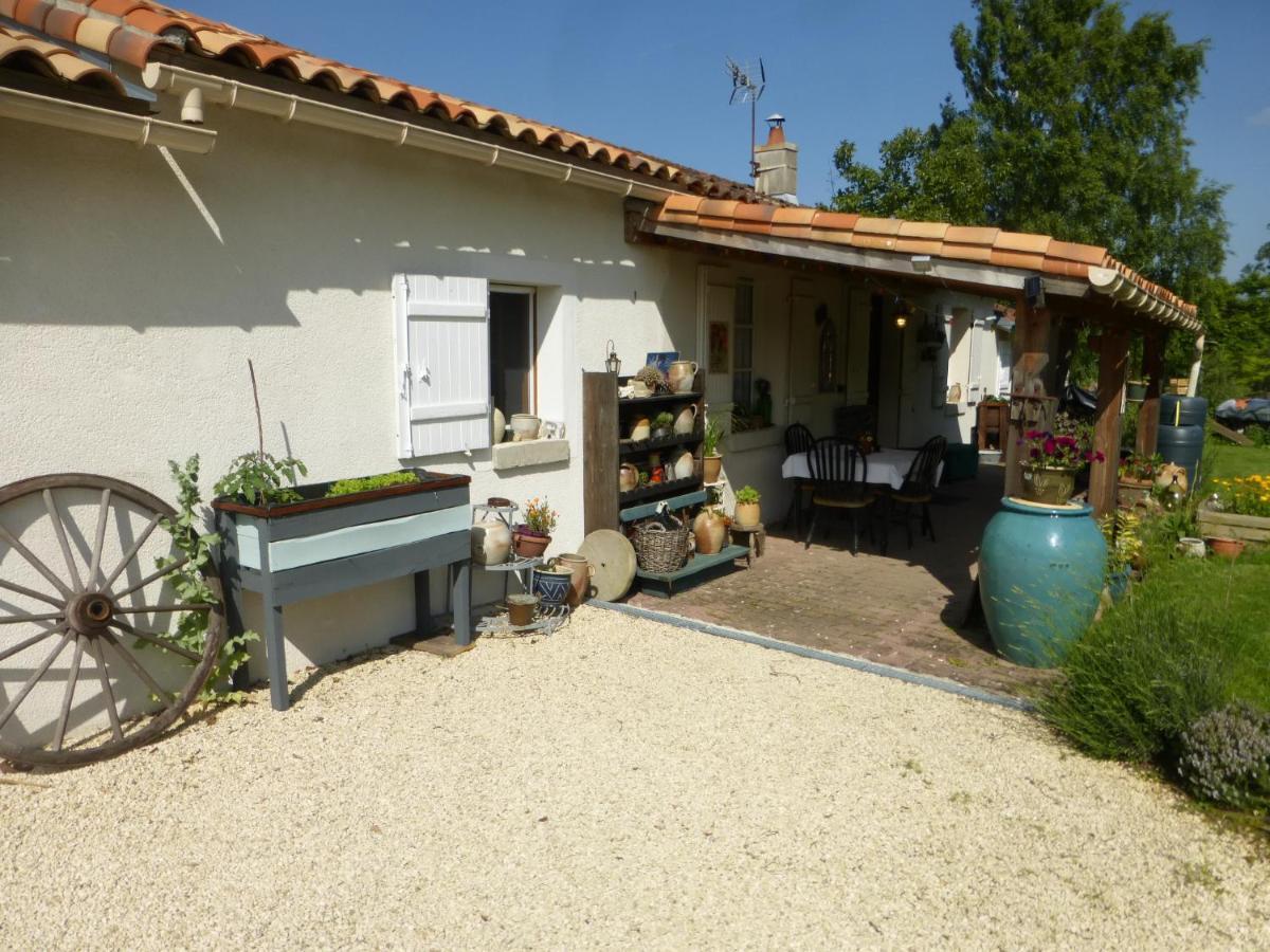 Chez Kate Bed & Breakfast Charroux  Екстериор снимка